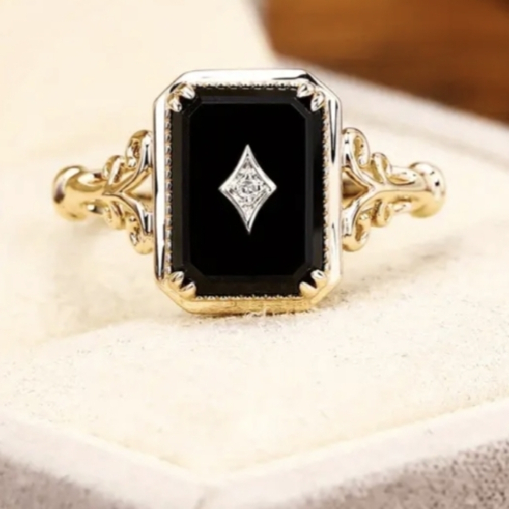 Elegant Black Onyx Ring Gold Band Size 8 New With Tags